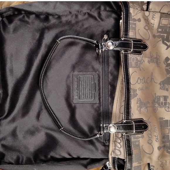 Coach Horse & Carriage Print Tote | Style F15457 - Picture 4 of 11